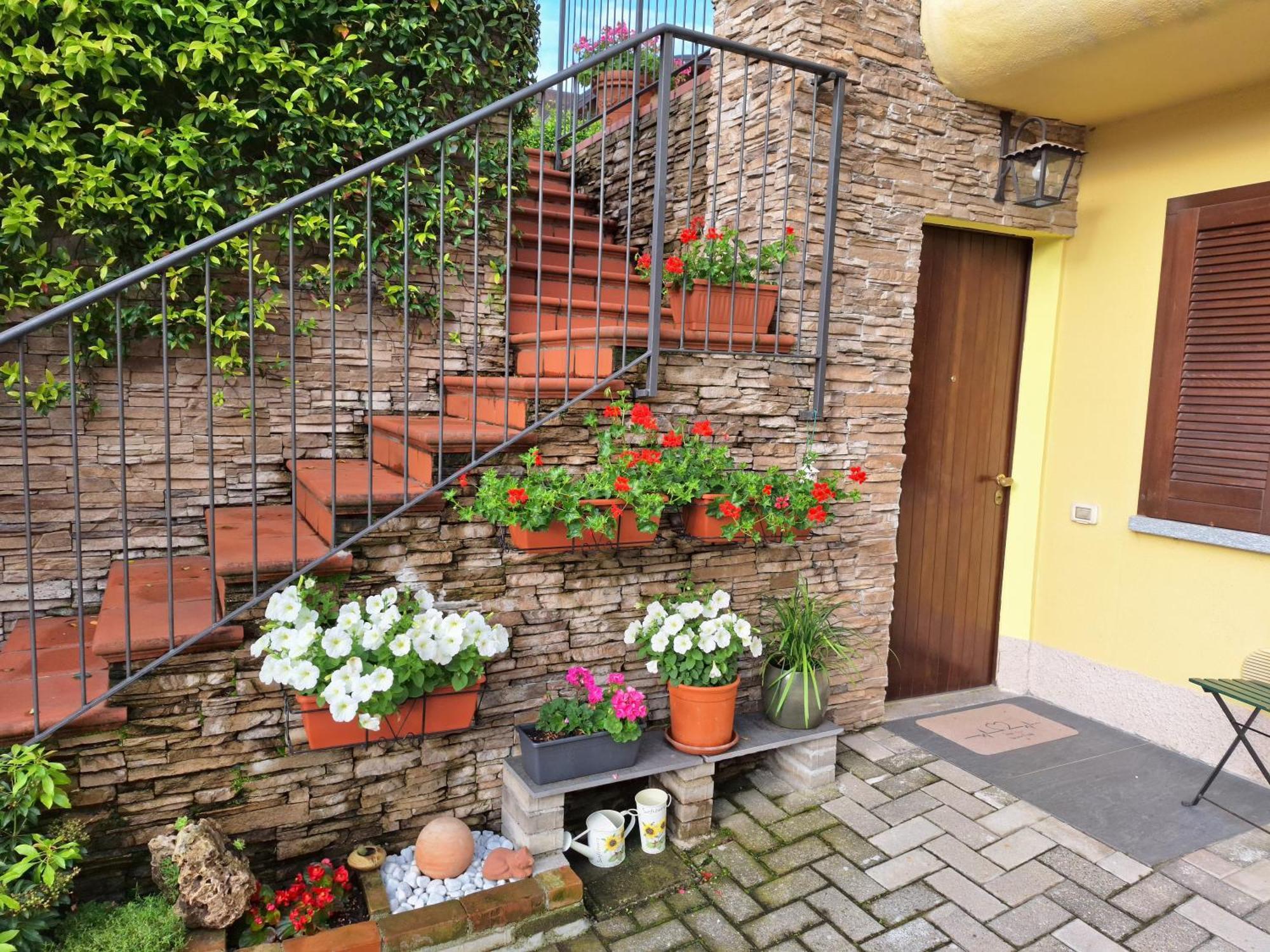 Relais Garden Lecco Bed & Breakfast Valmadrera Exterior photo